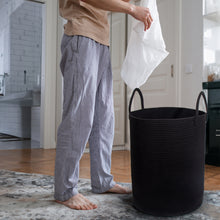 Lade das Bild in den Galerie-Viewer, Wäschekorb mit Henkel, Spielzeug Aufbewahrung, Aufbewahrungsbox Geflochten, Wäschesammler Groß, Aufbewahrungskorb Kinderzimmer(Schwarz, D 38 x H 50 CM))