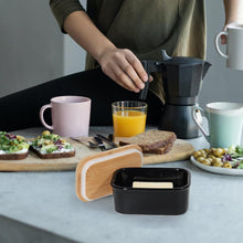 Lade das Bild in den Galerie-Viewer, Butterdose Keramik mit Holzdeckel , 250g Butter Aufbewahrung , Butterbox Porzellan vintage (Schwarz)