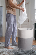 Lade das Bild in den Galerie-Viewer, Wäschekorb mit Henkel, Spielzeug Aufbewahrung, Aufbewahrungsbox Geflochten, Wäschesammler Groß, Aufbewahrungskorb Kinderzimmer(Grau-D 38 x H 50 CM)