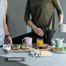 Lade das Bild in den Galerie-Viewer, Butterdose - Hochwertige Butterglocke aus Keramik - Butter Dish für alle gängigen Butter (250g) - Butterschale Porzellan (Kühe)