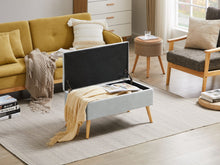 Lade das Bild in den Galerie-Viewer, Sitztruhe Sitzhocker Fußhocker mit Stauraum Deckel und Holzfüßen, 79,5 x 39,5 x 40 cm(Hellgrauer Samt)