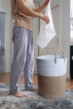 Lade das Bild in den Galerie-Viewer, Wäschekorb mit Henkel, Spielzeug Aufbewahrung, Aufbewahrungsbox Geflochten, Wäschesammler Groß, Aufbewahrungskorb Kinderzimmer(Braun-D 38 x H 50 CM)