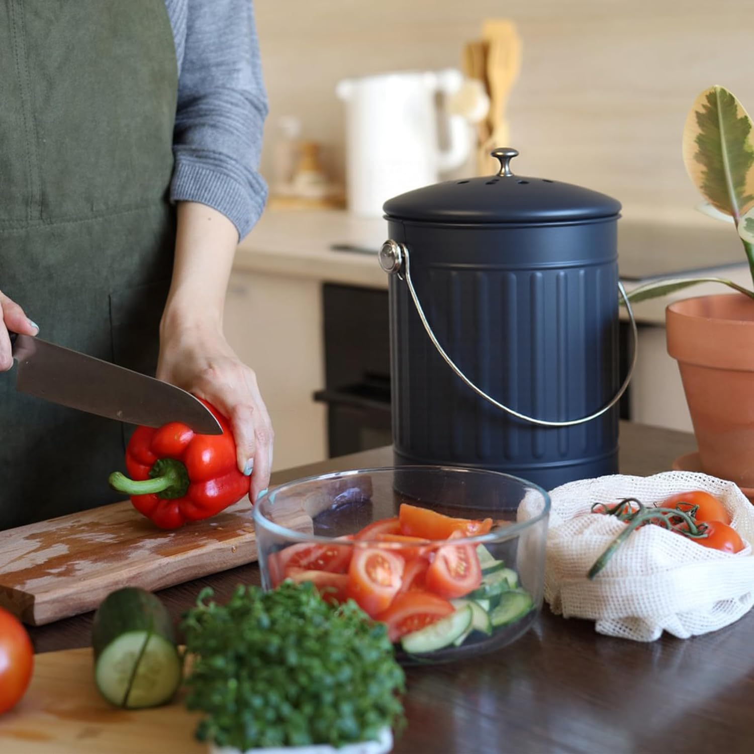 biomüll in küche aufbewahren Biomülleimer Küche 5,5L mit Deckel & Sieb – Geruchsdicht, Spülmaschine –  Zedelmaier Shop