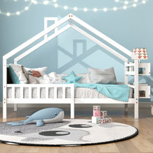 Lade das Bild in den Galerie-Viewer, Hausbett, Einzelbett, Tagesbett, Kinderbett, Rahmen aus Kiefer, mit Kreidetafel und MDF-Regale, weiß (200x90cm)
