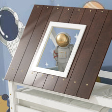 Lade das Bild in den Galerie-Viewer, Hausbett, Etagenbett mit rechtwinkliger Leiter, Kinderbett, mit Fallschutz und Zäune, Rahmen aus Kiefernholz, braunes Dach, weißes Bett (200x90cm)
