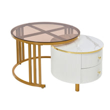 Lade das Bild in den Galerie-Viewer, 2 in 1 Runder Couchtisch aus MDF, Beistelltisch mit 1 Tischplatte in Marmoroptik und 1 aus Braunem Gehärtetem Glas, 2 Schubladen Kaffeetisch Tischkombination für Wohnzimmer, 70*70*45 + 50*50*40cm.
